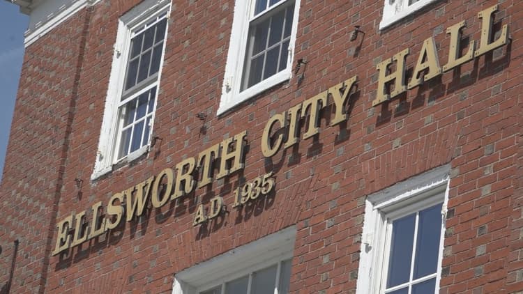 Ellsworth residents push recall of 5 city councilors over spending, transparency