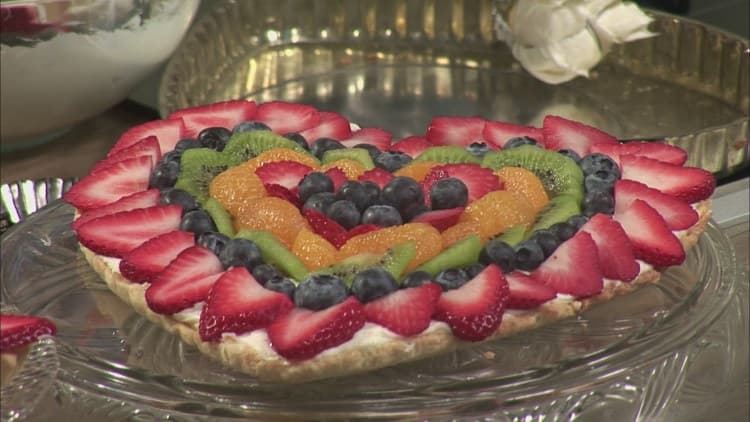 Need a fruity dessert or a fun dish for brunch? This fruit tart comes together quick and easy