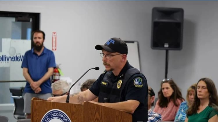 Waterville mayor breaks City Council deadlock to delay immigration enforcement ordinance