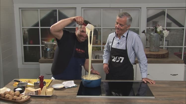 Chef Damian Sansonetti shows us how to make Pommes Aligot