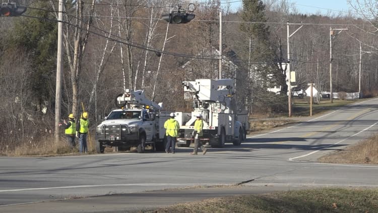 More than 20,000 people without power Saturday after Friday's strong wind gusts