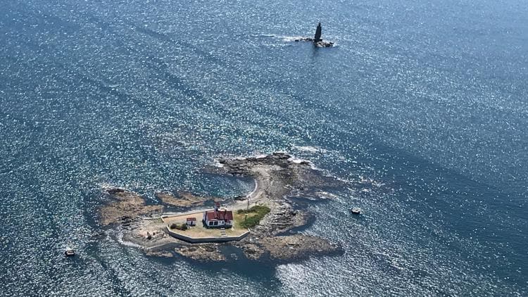 Coast Guard rescues mariner after fishing boat hits rocks off Biddeford coast