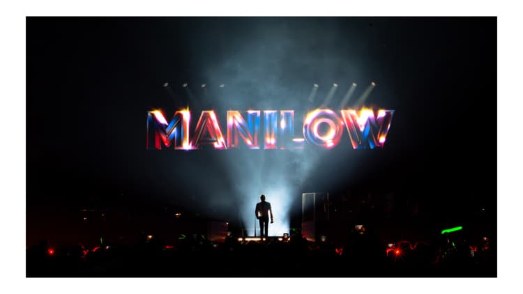 Barry Manilow honors Gorham teacher with $10,000 award during "Last Concerts" farewell tour Portland concert