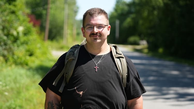 Man walks from Bangor to Boston to raise funds for families of children with cancer
