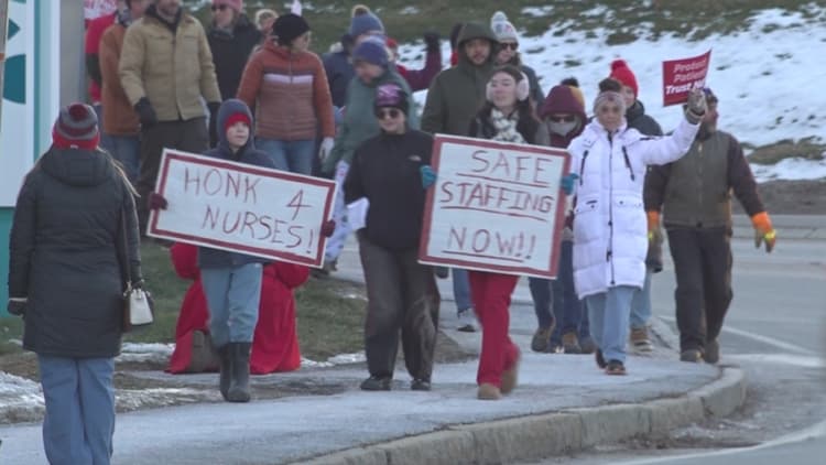 Nurses rally for safer staffing at Eastern Maine Medical Center amid contract talks